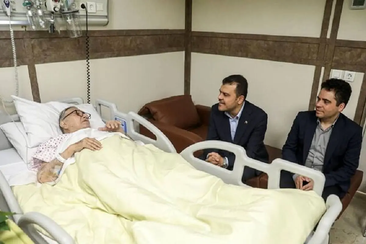 معاون علمی رئیس جمهور از چهره ماندگار فیزیک عیادت کرد