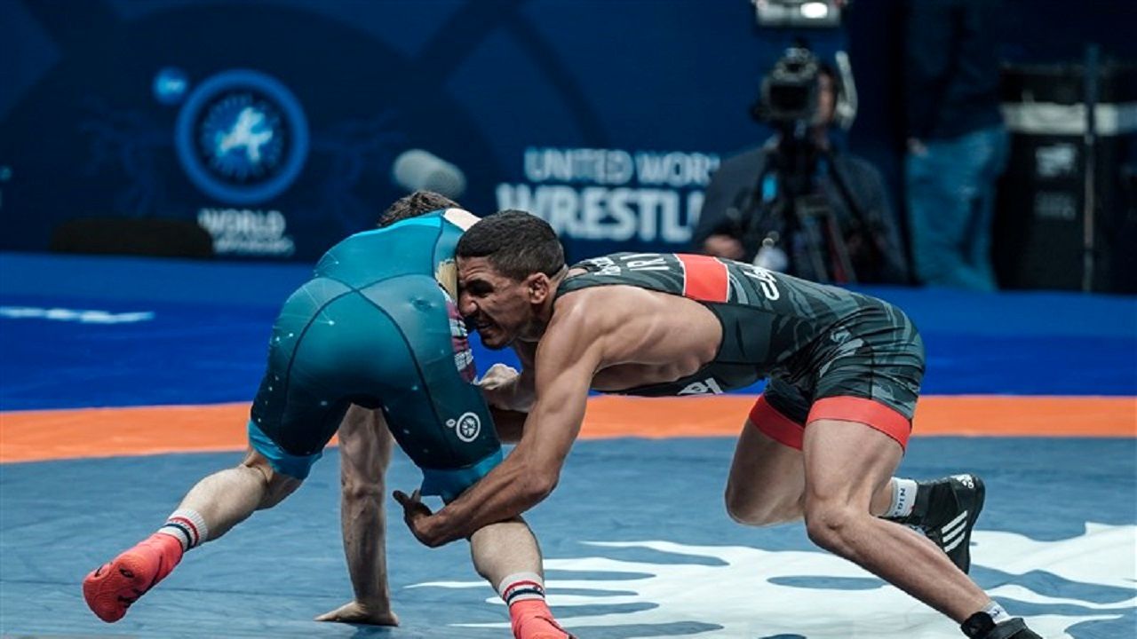 عموزاد با شکست قهرمان جهان فینالیست شد