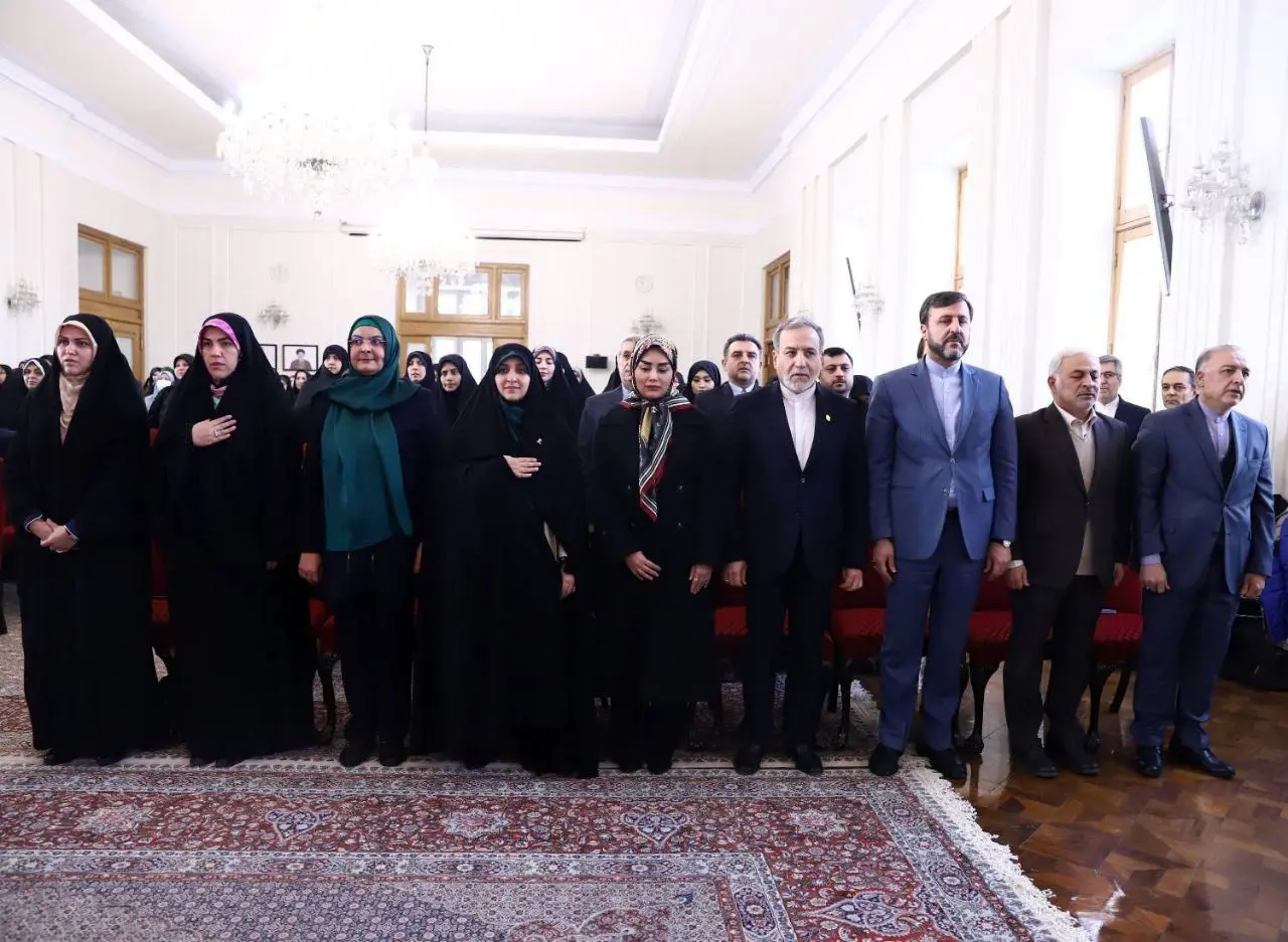 روایت واحد و واقعی از زن ایرانی ارائه دهیم/ به وجود زنان ایرانی خارج از کشور افتخار می‌کنیم