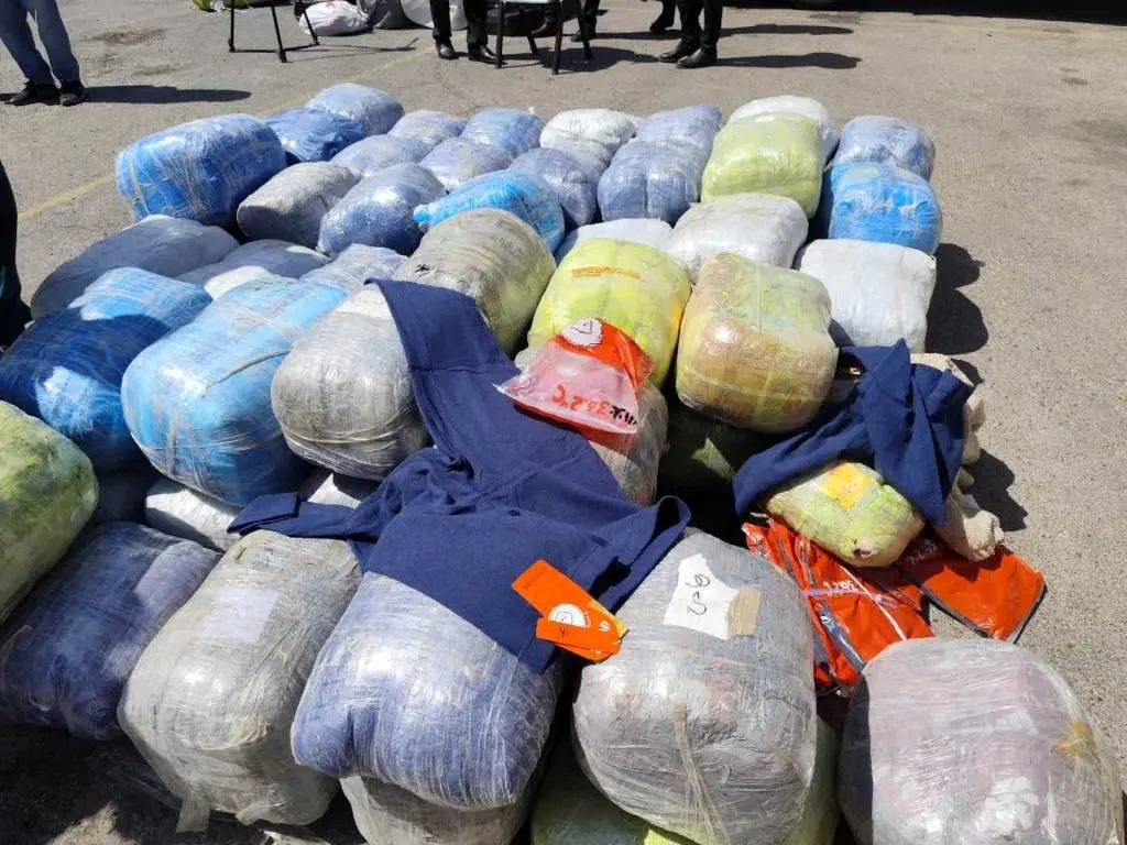کشف محموله پوشاک فاقد مجوز ۲۰۰ میلیاردی در فارس