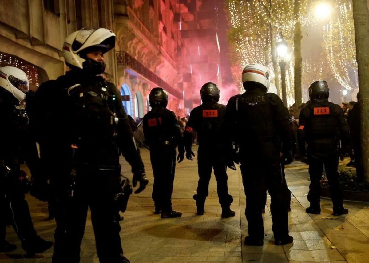  ۴۹۰ نفر بازداشت و ۶۹۰ خودرو در شب سال نوی میلادی در فرانسه به آتش کشیده شد