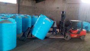 ارسال ۱۰ مخزن ذخیره آب به مناطق زلزله‌زده استان هرمزگان