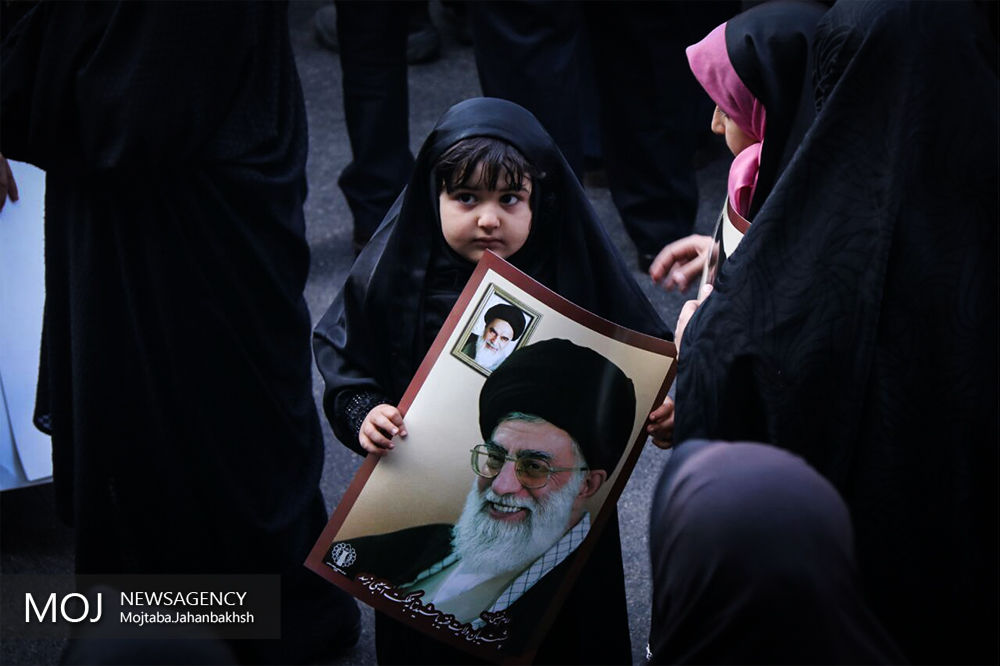 مراسم تشییع شهدا در گلستان شهدای اصفهان
