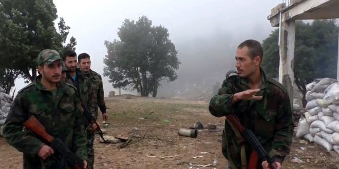 ارتش سوریه مواضع تروریست ها را شرق حماه هدف حمله قرار دادند