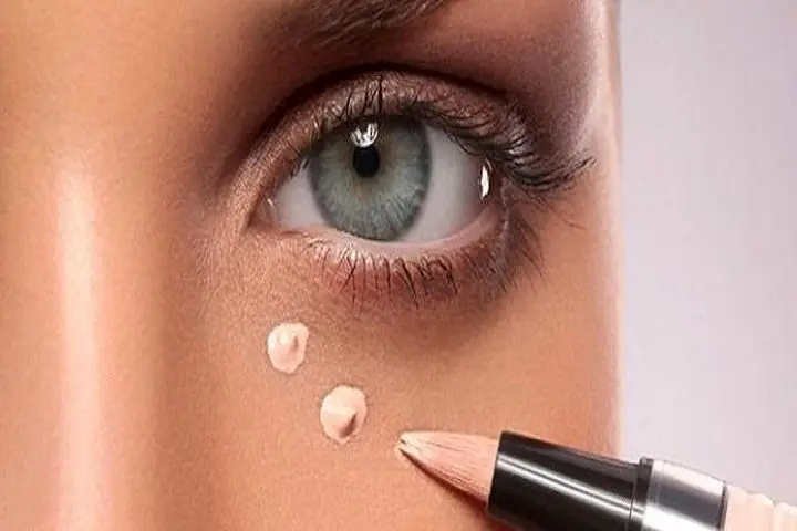 راهنمای انتخاب رنگ مناسب کانسیلر دور چشم | چه رنگی برای شماست؟