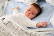  اصولی ترین مراحل خواباندن نوزاد در شب