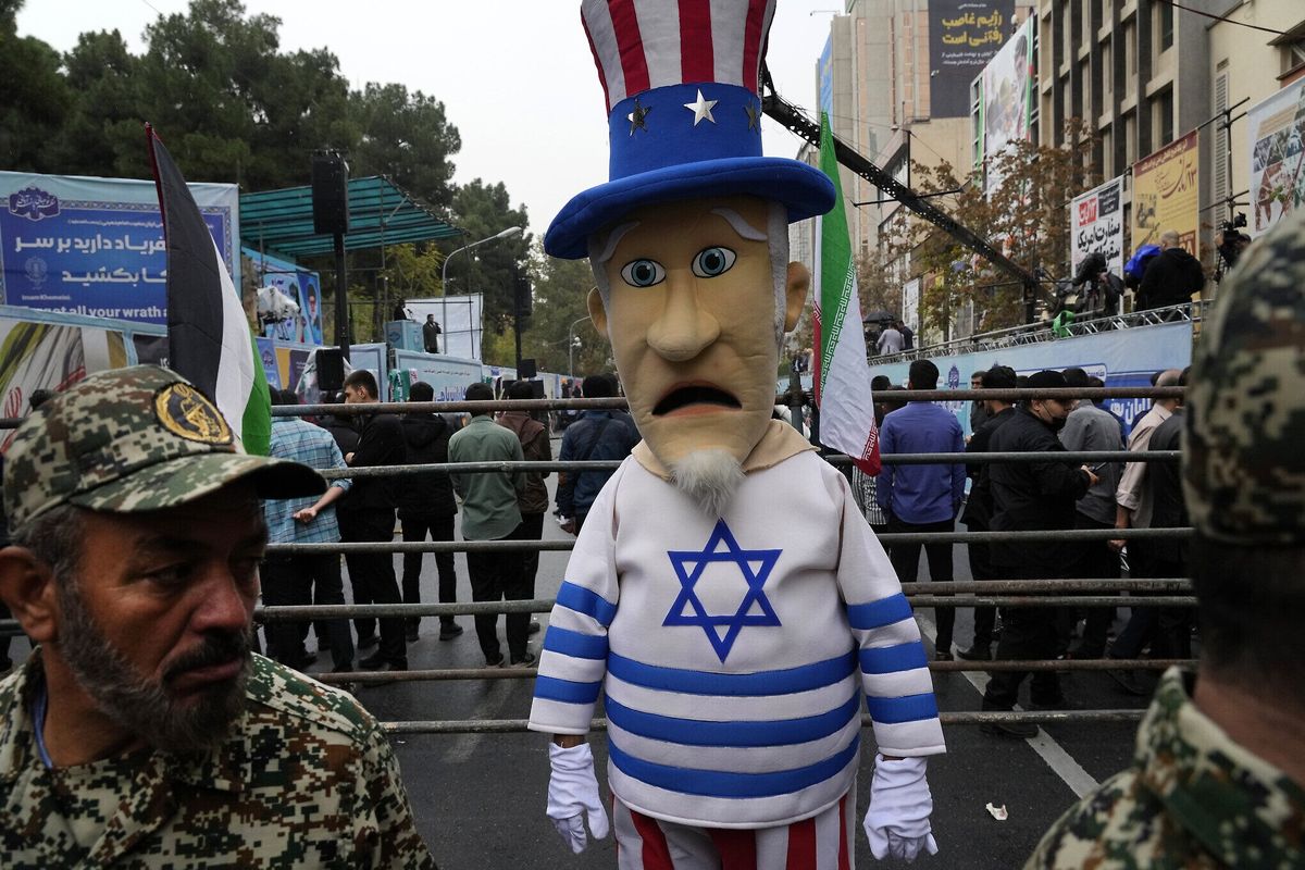 واکنش رسانه صهیونیستی به زیر پا گذاشتن تصویر نتانیاهو در ایران