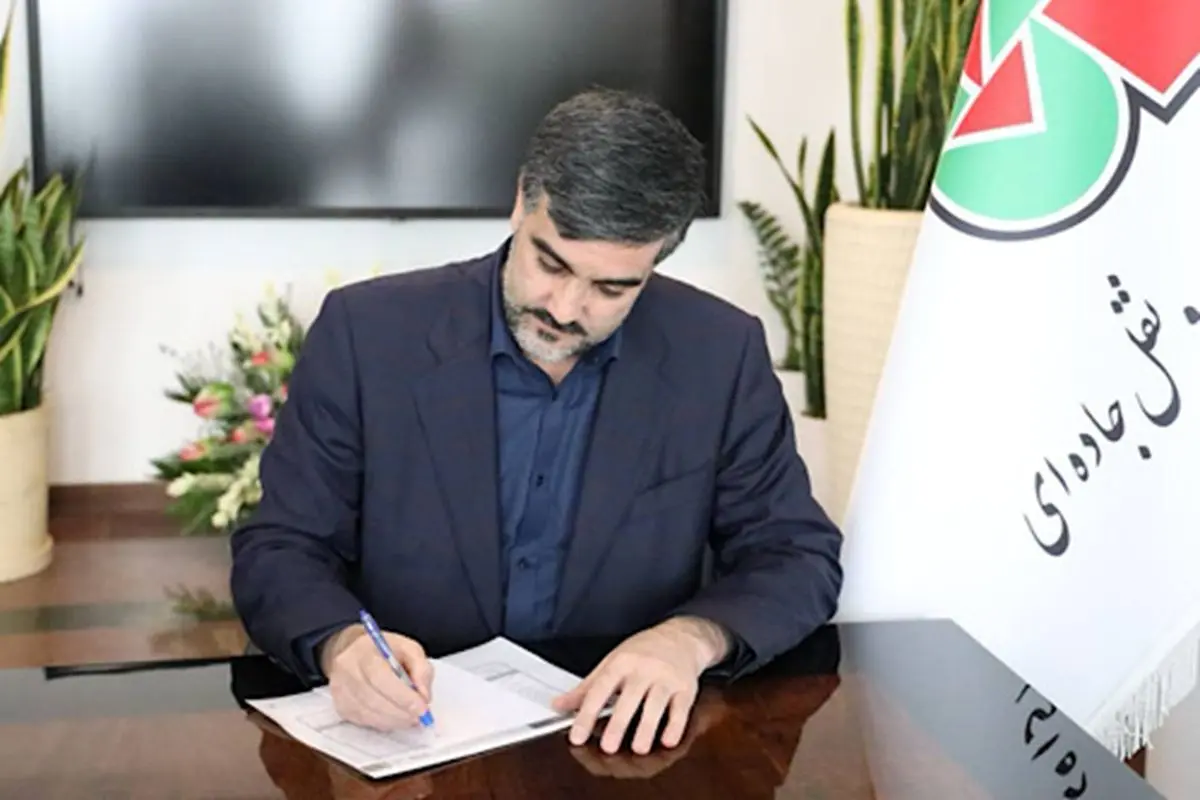 پیام تقدیر رئیس سازمان راهداری وحمل ونقل جادهای از رانندگان غیور و تلاشگران خدوم حوزه حمل و نقل کالا و مسافر