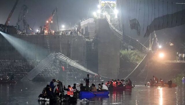 شمار کشته‌های حادثه ریزش پل در هند افزایش یافت/ ۱۴۱ نفر جان باختند