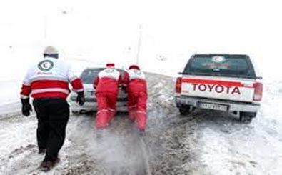 هلال احمر اصفهان به ۲۰۰ فرد گرفتار در برف و باران امدادرسانی کردند