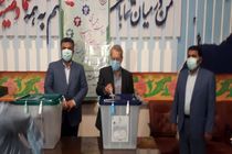  علی لاریجانی رای خود را به صندوق انداخت