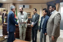 شهردار خرمشهر از پژوهشگر برتر خرمشهری تقدیر کرد