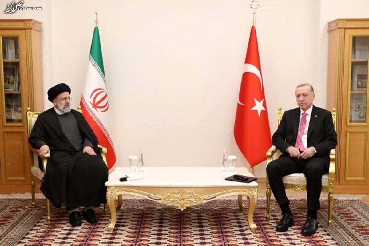 روئسای جمهور ایران و ترکیه در ملاقاتی خصوصی با یکدیگر گفتگو کردند