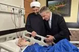 محمد اسلامی از آیت‌الله العظمی نوری همدانی عیادت کرد