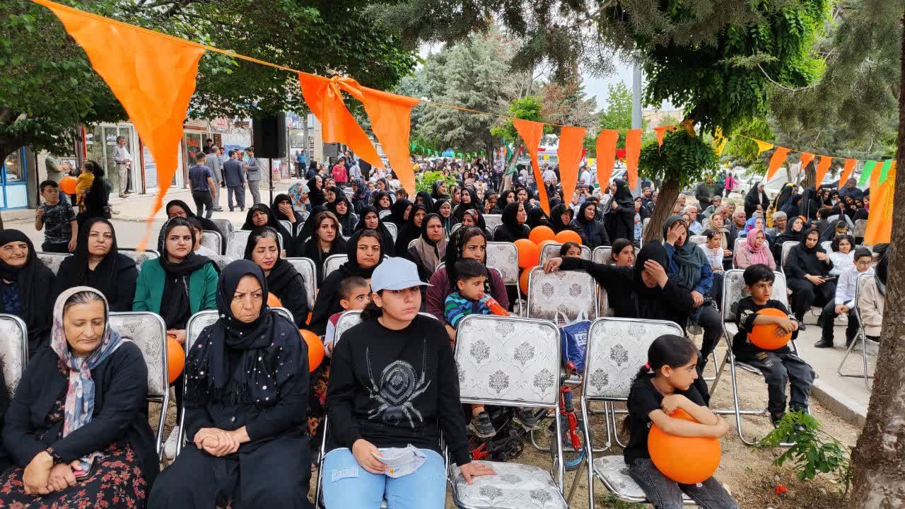 برنامه های دهه کرامت در کرمانشاه از جشن های خیابانی تا همایش بزرگ پیاده روی در حال اجرا است