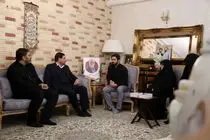 دستیار مقام معظم رهبری با خانواده شهیدان عبداللهی دیدار کرد