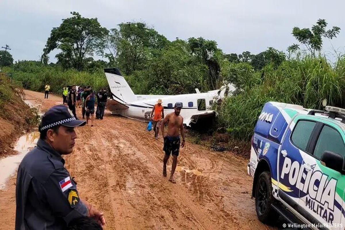 Plane crash in Brazil left 3 killed