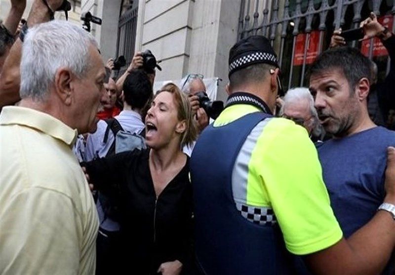 رهبر کاتالونیا تحت تدابیر شدید امنیتی در همه پرسی شرکت کرد
