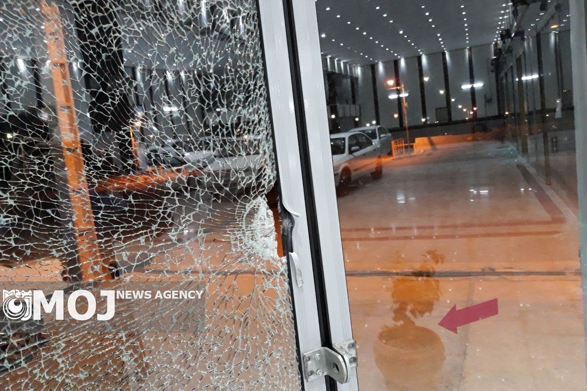 تیراندازی در شهرک صنوف قاضی/سرنشینان یک خودرو 17 گلوله به یک واحد صنفی شلیک کردند