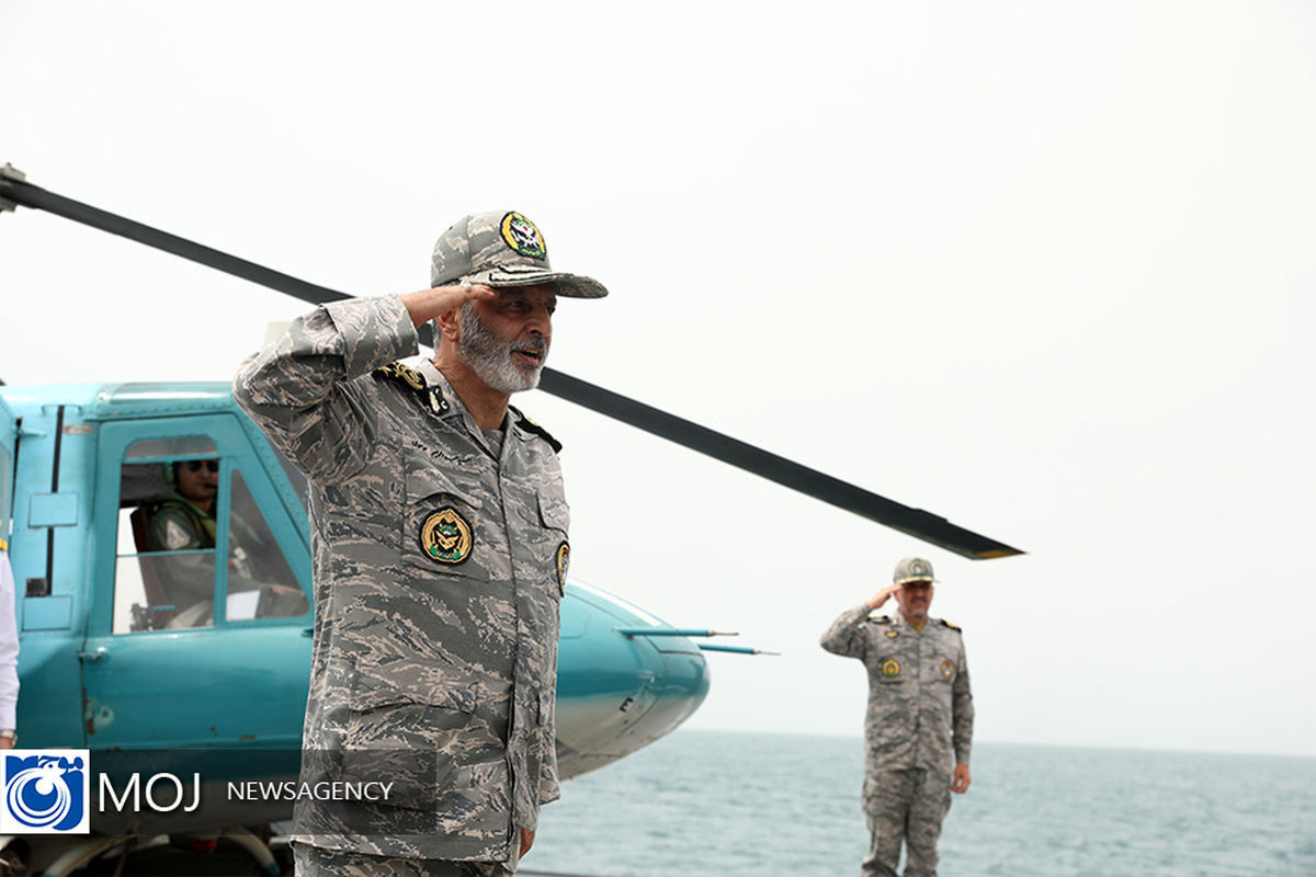 بازدید فرمانده کل ارتش از آمادگی رزمی یگان‌های هوایی و پدافند در بندرعباس