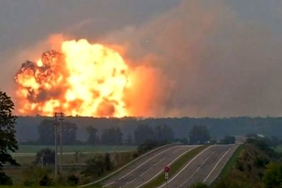 تخلیه منطقه مسکونی حومه پایتخت اوکراین به دلیل انفجار در انبار ارتش