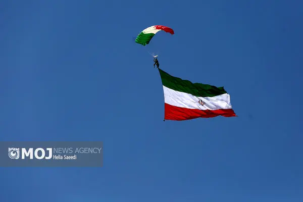 عملیات چتربازی توسط تکاوران تیپ نوهد اجرا شد