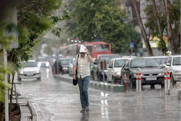 باد و  بارش‌های رگباری در قم تا فردا ادامه دارد