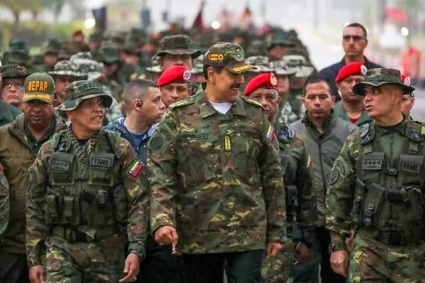 نیکولاس مادورو برای استقرار واحدهای چریکی سبک ویتنامی در ونزوئلا دستور داد