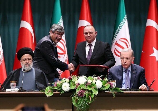 موافقتنامه اتصال شبکه‌های برق ترکیه و ایران امضاء شد