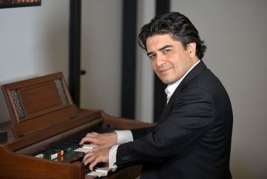 Tehran concert hall hosts Iranian pianist Saman Ehteshami