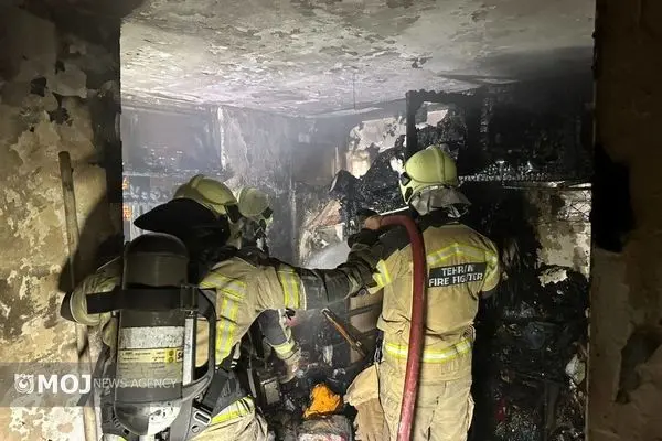 بیش از ۲۰ نفر در آتش‌سوزی مجتمع مسکونی در شهرک راه‌آهن نجات یافتند+ عکس و فیلم