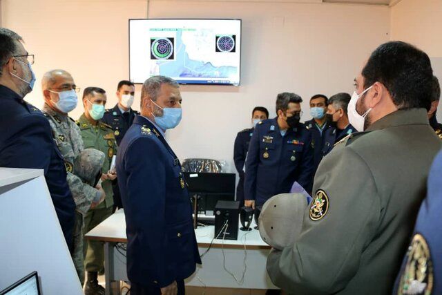 فرمانده کل ارتش از فرماندهی آموزش‌های هوایی شهید خضرایی بازدید کرد