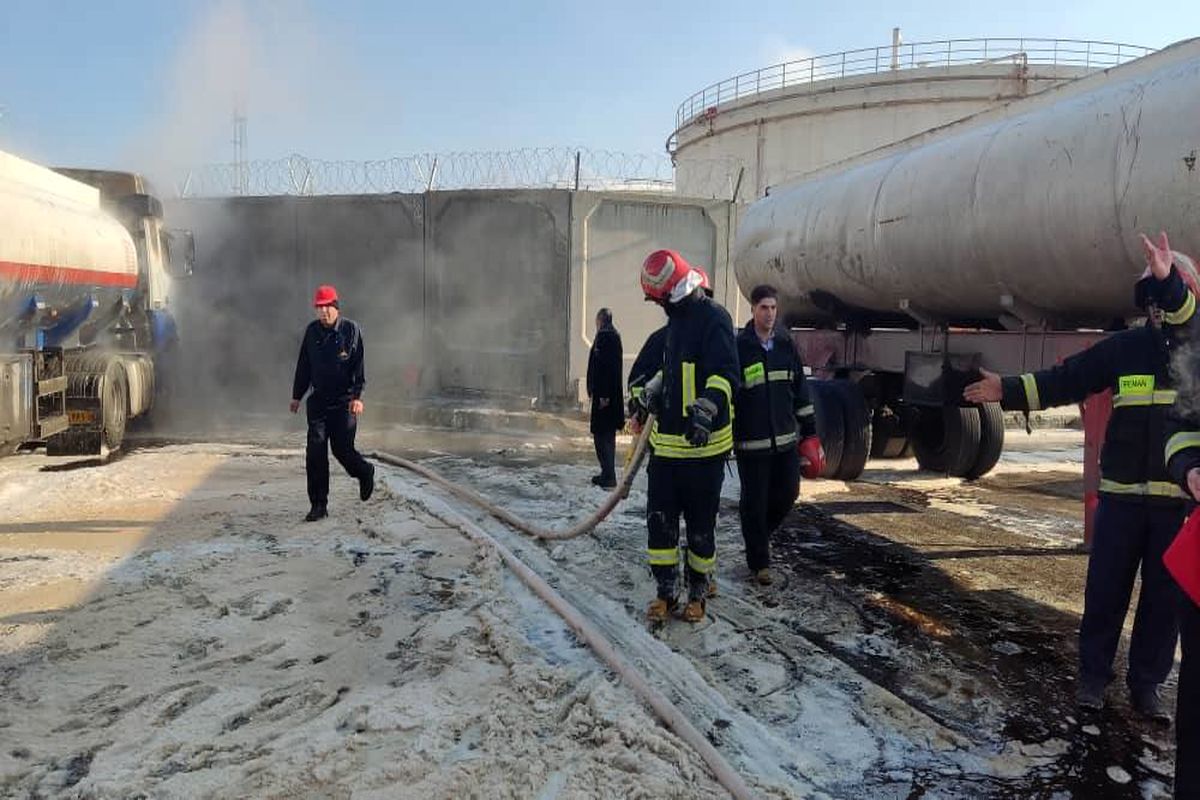 مهار حریق کامیون سوخت رسان در شرکت نفت کرمانشاه