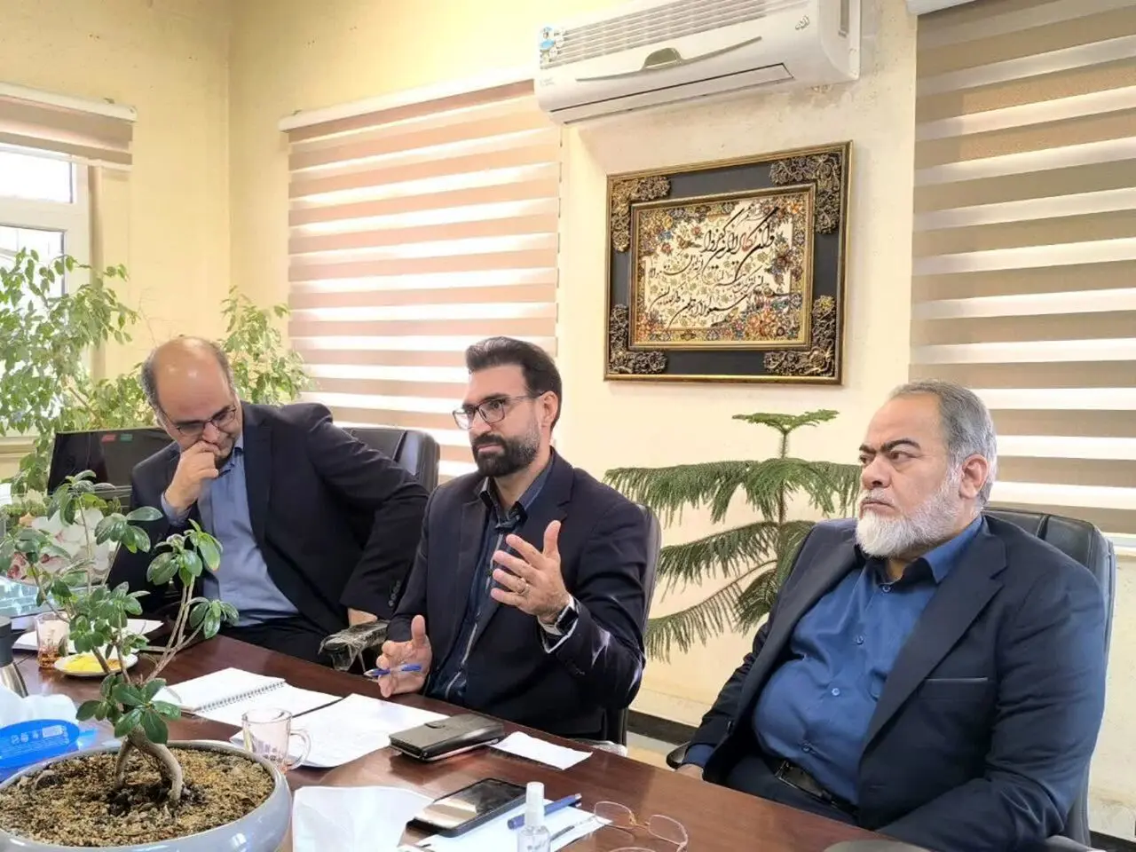 مشاور و مدیرکل حوزه استاندار کرمانشاه بر ضرورت توجه به چهره‌های ماندگار کرمانشاه تأکید کرد