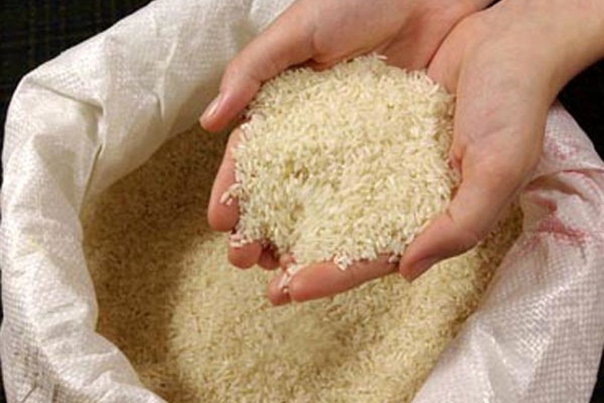 اهدای ۴۰ تن برنج توسط یک خیر به منظور تامین سبد غذایی خانواده ها