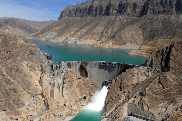 رد شایعه خروج نیروگاه‌های برق‌آبی از مدار/کاهش ۴۰ درصدی ذخایر نیروگاهی