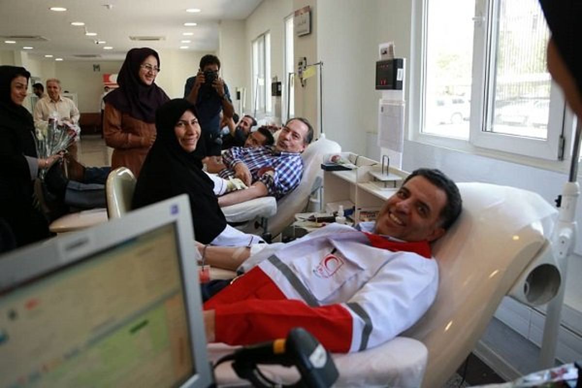علی‌ اصغر پیوندی خون اهدا کرد