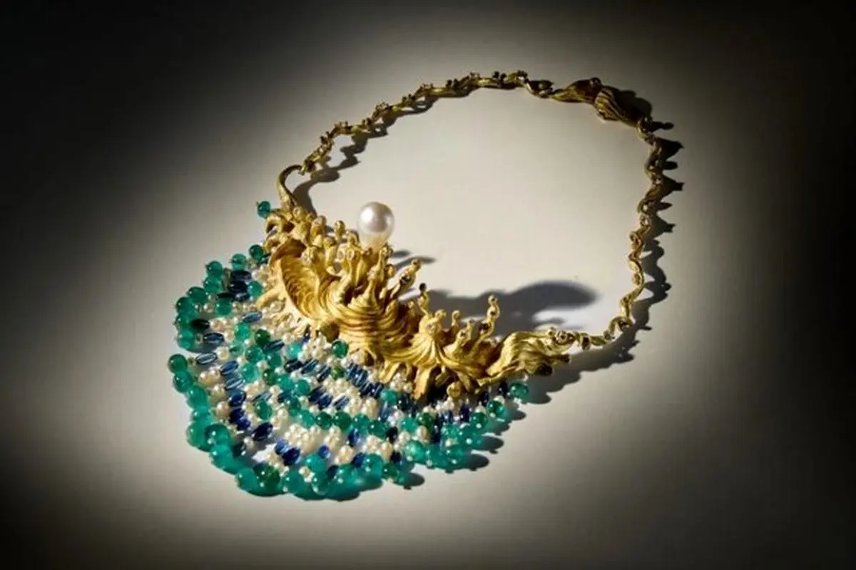 گردنبند سوررئالیستی