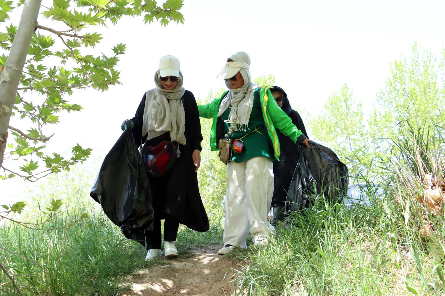 پاکسازی رودخانه رزجر از آلودگی به مناسبت هفته زمین پاک