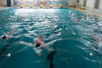 اولین دوره مسابقات شنای آزاد کارکنان به مناسبت دهه کرامت 