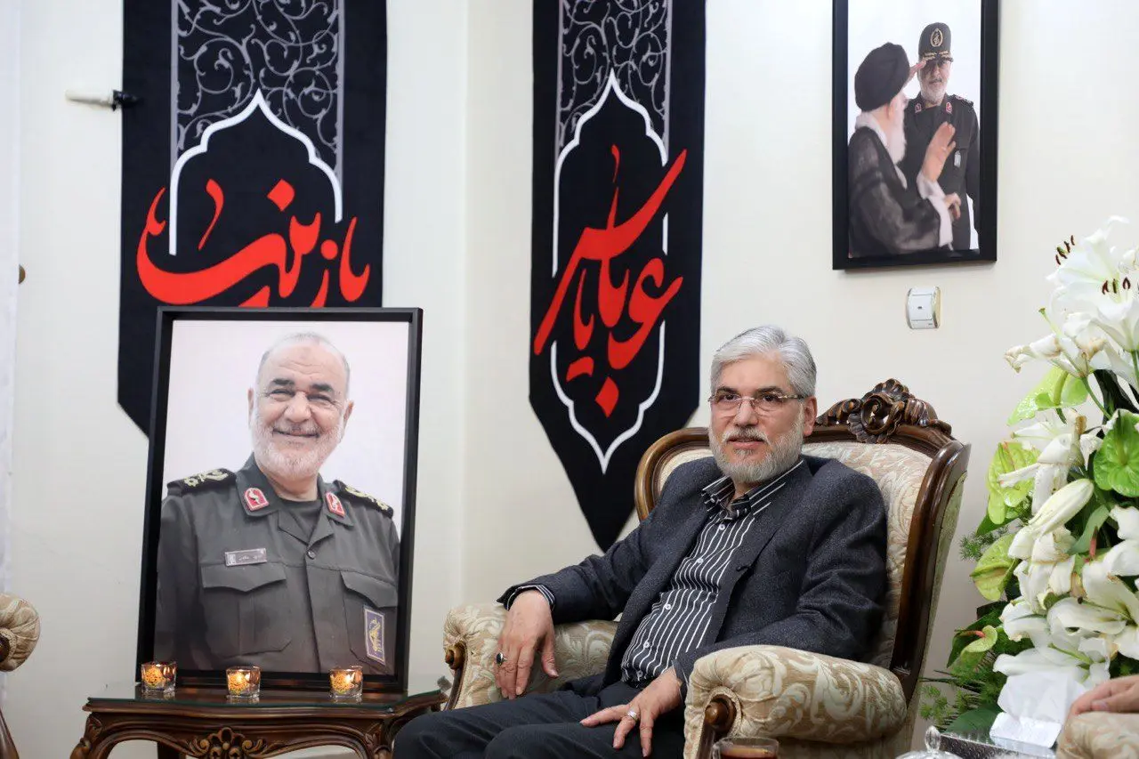 وزیر علوم با خانواده سردار شهید سلامی دیدار کرد