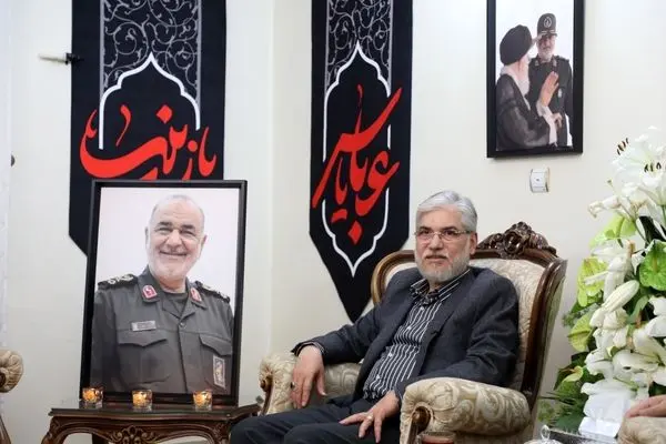 وزیر علوم با خانواده سردار شهید سلامی دیدار کرد