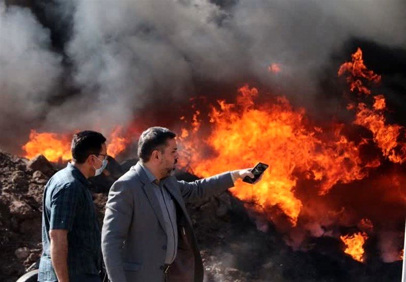 آتش سوزی در کارخانه بازیافت زباله کرمانشاه