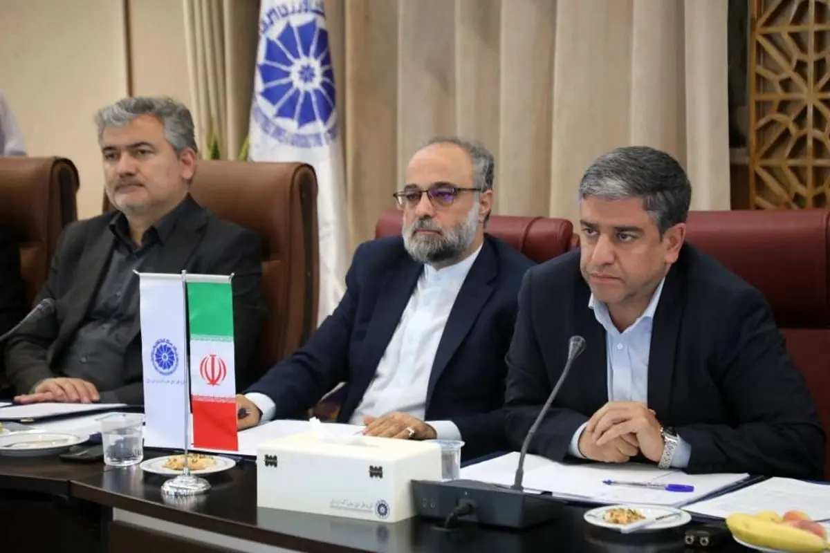 حمایت از تولید و سرمایهگذاری، اولویت نخست بانکها و دستگاههای اجرایی باشد
