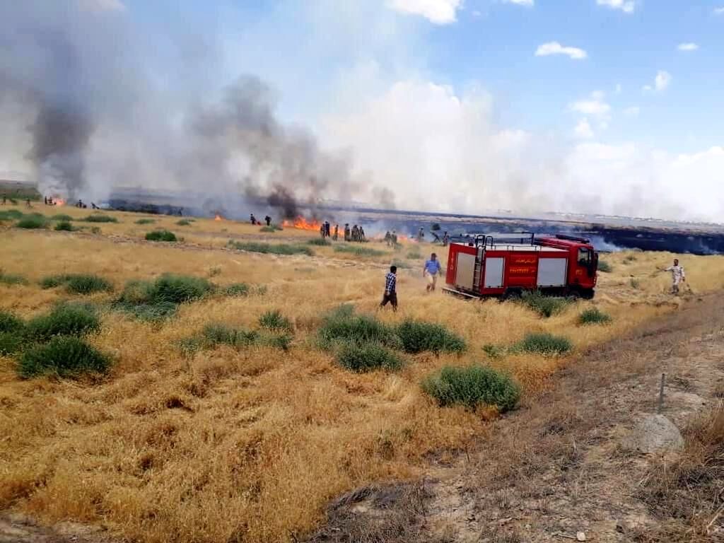 وقوع آتش‌سوزی در حد فاصل گمرک لطف‌آباد و گمرک ترکمنستان