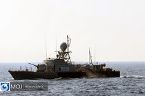 کشتی متخلف و متواری توسط نیروی دریایی ارتش در دریای عمان توقیف شد