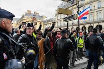 پلیس فرانسه 32 معترض جلیقه زرد را بازداشت کرد