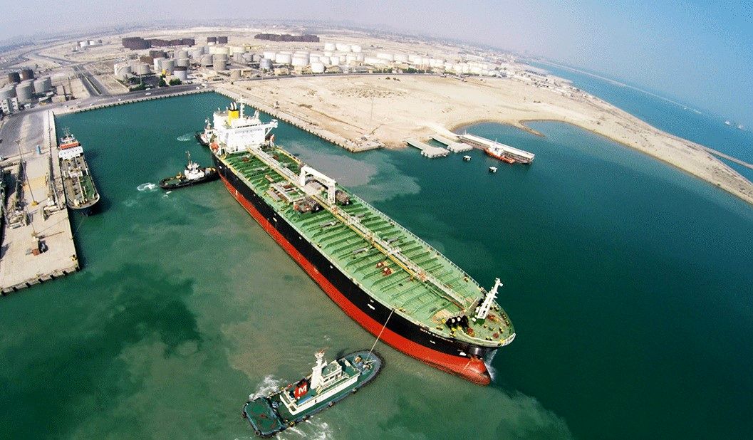 پهلوگیری دومین شناور بزرگ اقیانوس پیما حمل قیر در بندر خلیج فارس