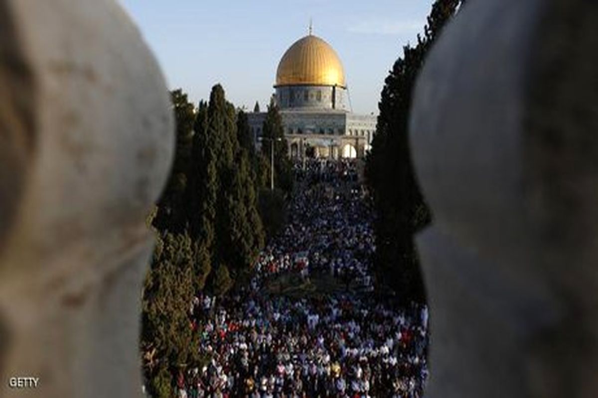 حضور هزاران فلسطینی در مسجدالاقصی در اولین جمعه ماه مبارک رمضان