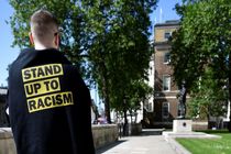ابراز تاسف پلیس بریتانیا به دلیل رفتار نژاد پرستانه مداوم